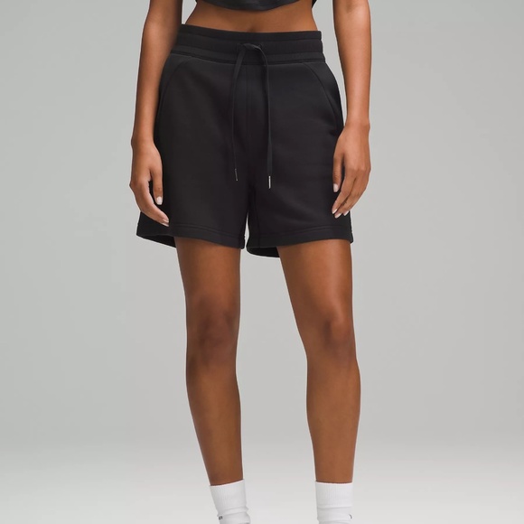 Lululemon Scuba High-Rise Shorts Black Size 4 NWT 5” Inseam - Picture 1 of 8